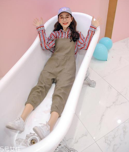平胸女生夏天穿什么？平胸也能穿出高級感