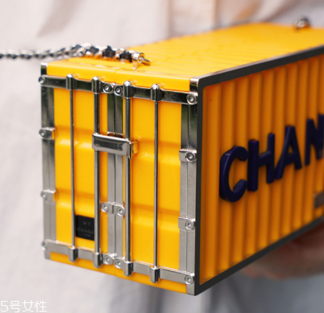 chanel集裝箱多少錢(qián)？香奈兒集裝箱包包正品價(jià)格