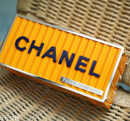 chanel集裝箱多少錢(qián)？香奈兒集裝箱包包正品價(jià)格