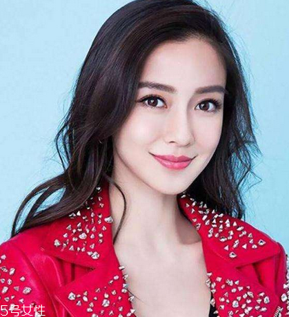 燙發(fā)不染色好看嗎？只燙不染也能美美的