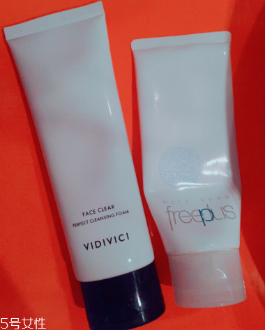 vidivici和芙麗芳絲哪個好？vidivici和芙麗芳絲洗面奶比較
