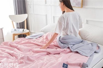 空調(diào)被可以曬太陽嗎？多曬被子好處多