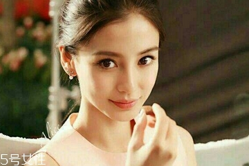 染發(fā)會(huì)使頭發(fā)變白嗎？頭發(fā)變白不是染發(fā)的鍋