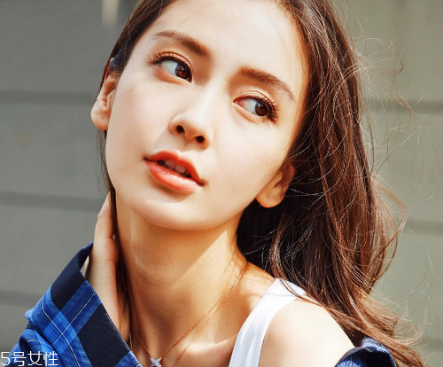 染發(fā)會(huì)使頭發(fā)變白嗎？頭發(fā)變白不是染發(fā)的鍋