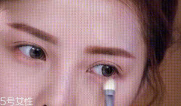 下眼影顯臟怎么辦？下眼影怎么畫不突兀？