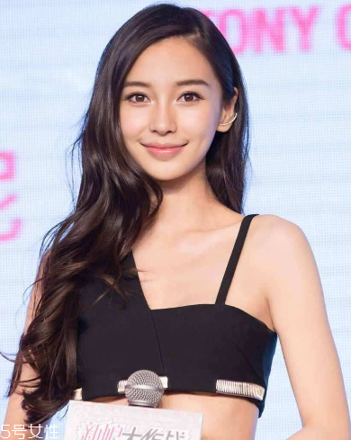 染發(fā)好還是戴假發(fā)好？染發(fā)假發(fā)選哪個(gè)