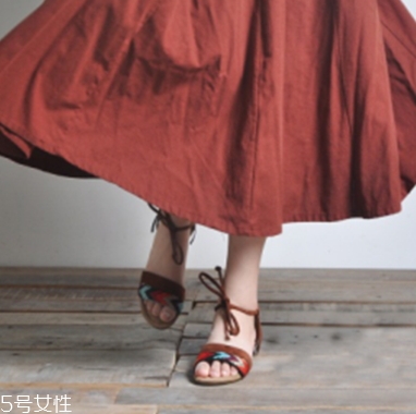 棉麻長(zhǎng)裙配什么鞋子？除了小白鞋還有這些