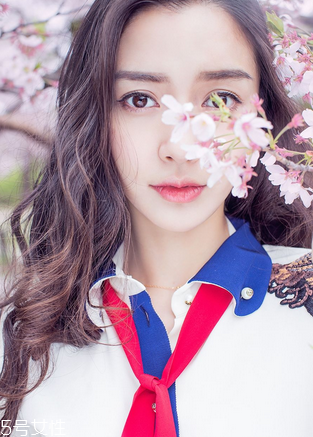 染發(fā)長出黑發(fā)怎么辦？補色來幫你