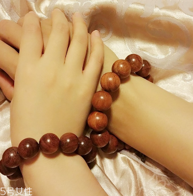 黃花梨手串怎么盤(pán)玩 這些細(xì)節(jié)決定盤(pán)玩效果