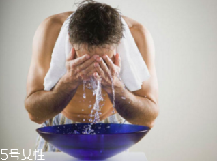男人怎么護(hù)膚比較好 男人健康護(hù)膚的13個小細(xì)節(jié)