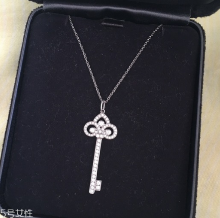 鉑金項(xiàng)鏈洗澡可以戴嗎 會(huì)有一定影響