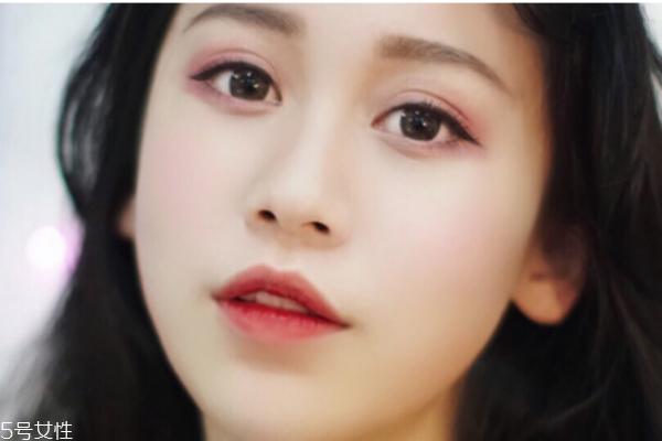 秋冬季節(jié)化妝步驟，保濕補(bǔ)水很重要