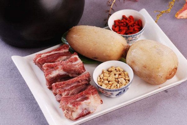 蓮藕怎么知道它粉不粉？別光看外表還得看孔數(shù)