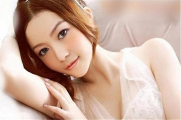 油性皮膚喜歡掉妝，小編來(lái)教你怎么辦
