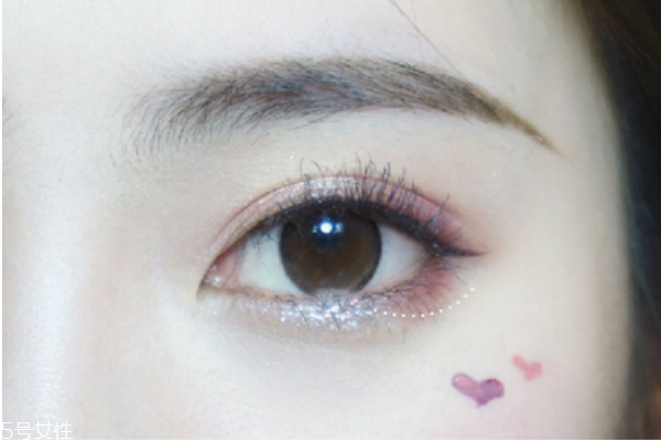 人魚(yú)姬眼影怎么畫(huà) 人魚(yú)姬眼妝教程
