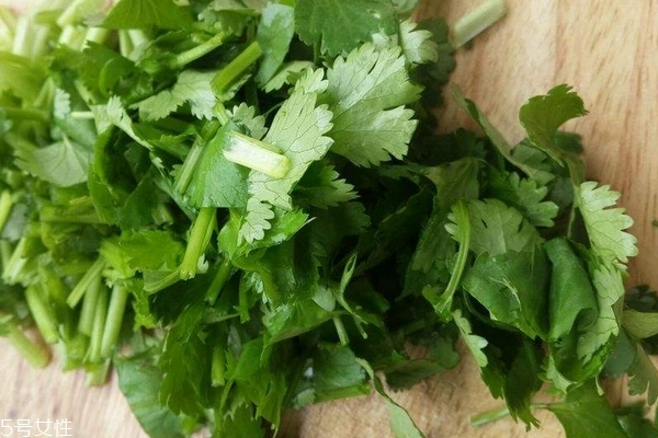 香菜會(huì)殺精嗎 沒(méi)有真實(shí)依據(jù)