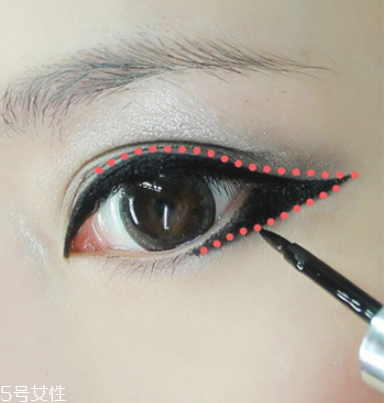 灰綠色系眼妝的畫法 龐克風小煙熏眼妝