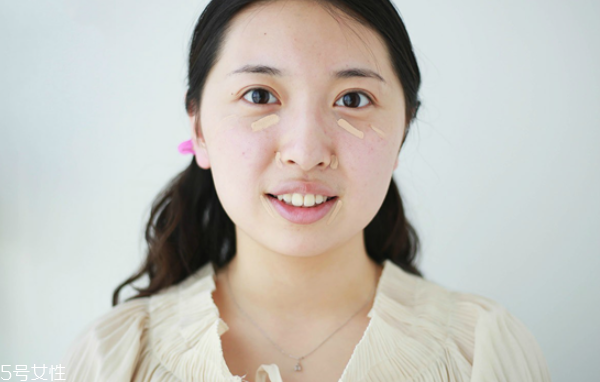 元旦約會(huì)妝容步驟畫(huà)法 優(yōu)雅又有女人味
