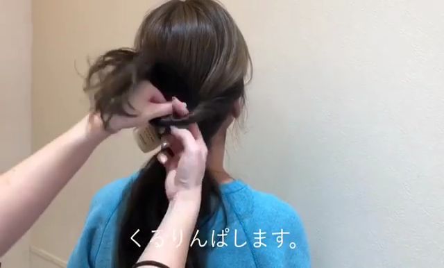 女生長(zhǎng)發(fā)低馬尾發(fā)型怎么扎