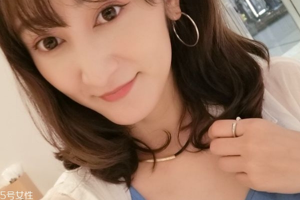 中長發(fā)怎么打理好看 5個(gè)中長發(fā)打理小技巧