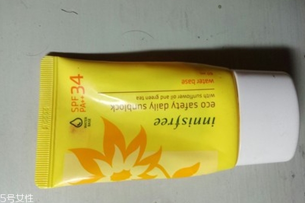 悅詩(shī)風(fēng)吟防曬乳為啥油 物理防曬劑很多