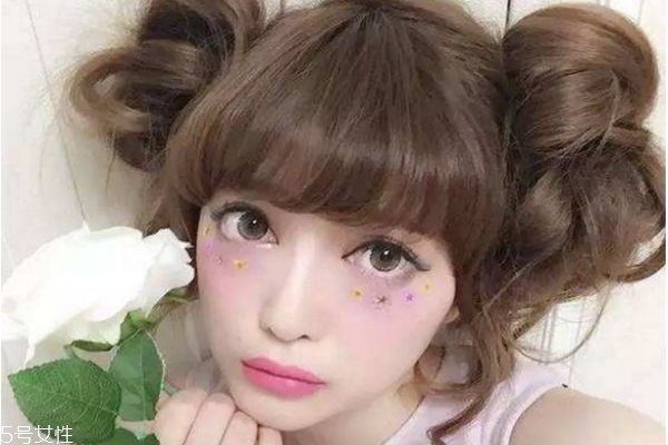如何畫日系娃娃妝 日系可愛(ài)系眼妝畫法