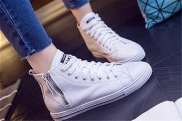 小白鞋什么季節(jié)穿？適合穿小白鞋的季節(jié)
