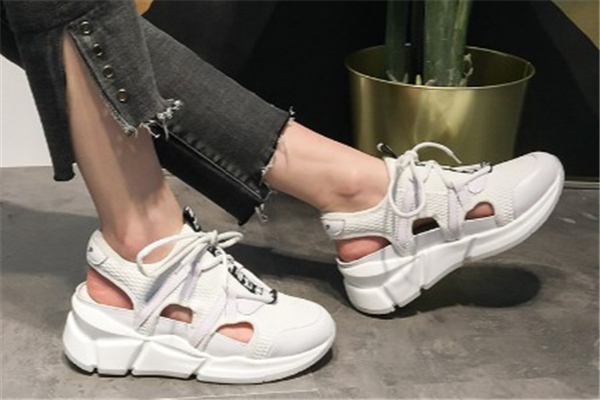 小白鞋什么季節(jié)穿？適合穿小白鞋的季節(jié)
