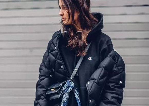 羽絨服可以烘干嗎？羽絨服能用烘干機(jī)嗎？