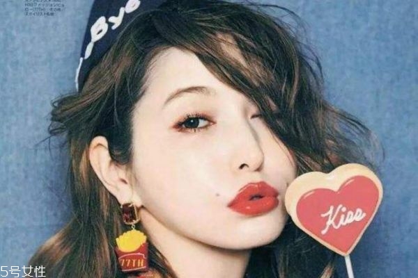 大眼娃娃妝怎么化 韓國(guó)大眼妝畫(huà)法