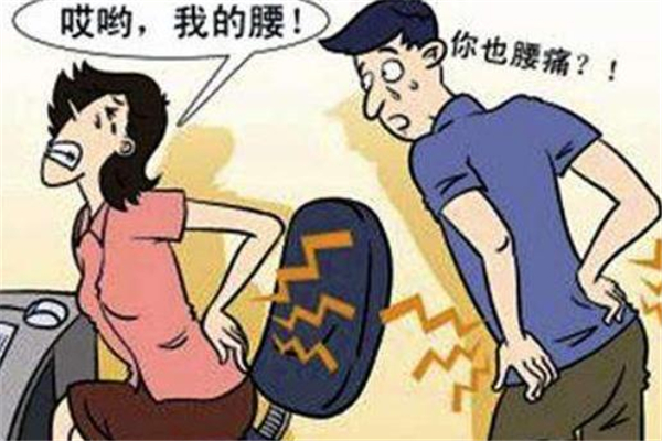 脊椎側(cè)彎造成胸悶、背部疼痛