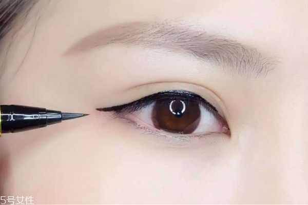 初學(xué)者自己怎么畫眼線 超簡(jiǎn)單眼線畫法