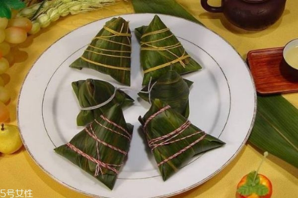 蒸粽子需要多長(zhǎng)時(shí)間 粽子是蒸還是煮