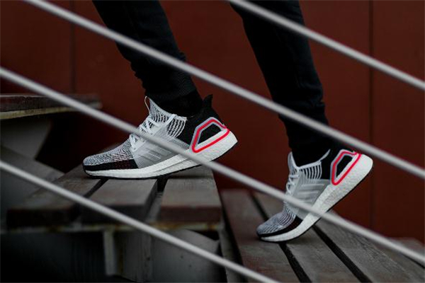 阿迪達斯ub19測評 ultraboost19腳感怎么樣