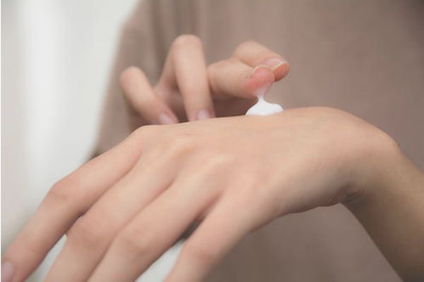 煙酰胺和水乳哪個(gè)先用 水乳和煙酰胺的順序