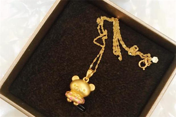 六福珠寶和老鳳祥哪個(gè)好 六福珠寶和老鳳祥品牌對比