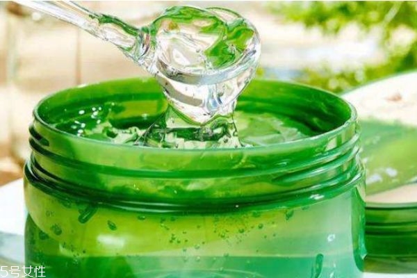 蘆薈膠適合油皮嗎 蘆薈膠可以用來(lái)抹痘痘嗎