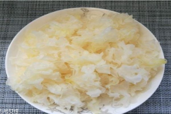 銀耳有什么營養(yǎng)價值呢 銀耳的熱量有多少呢