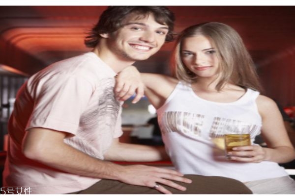 女生第一次約會應該怎么樣準備呢 女生第一次約會應不應該遲到呢