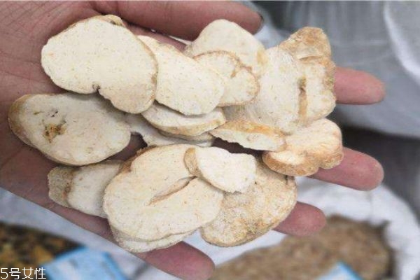 天花粉有什么醫(yī)療價(jià)值呢 天花粉生長在什么環(huán)境下呢