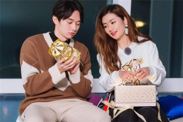女生主動約男生代表什么 女生主動是不是很掉價(jià)