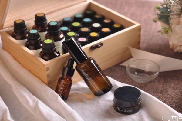 為什么皮膚會(huì)衰老呢 皮膚衰老從多大年齡開(kāi)始呢