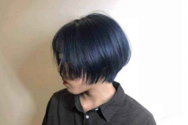 頭發(fā)染藍后能改色嗎 不漂頭發(fā)能染藍黑色嗎