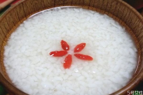 米酒有什么營(yíng)養(yǎng)價(jià)值呢 喝米酒有什么作用呢