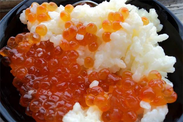 魚(yú)子醬為什么要放在虎口吃 魚(yú)子醬為什么要放在手上吃