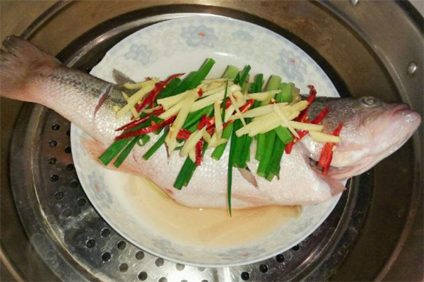 鱸魚(yú)死了多久不能吃了 鱸魚(yú)死了能過(guò)夜嗎