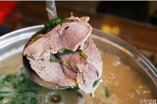 羊肉湯有什么營養(yǎng)價值呢 喝羊肉湯有什么好處呢