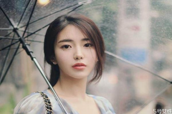 和女生看電影時應該找什么話題 和女生看電影要注意什么