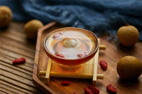 黃酒可以補氣血嗎 月經期能喝黃酒嗎