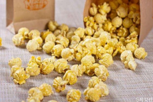 爆米花是怎么做的呢 爆米花有什么營養(yǎng)價(jià)值呢